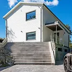 Lyxig Villa I Solsidan